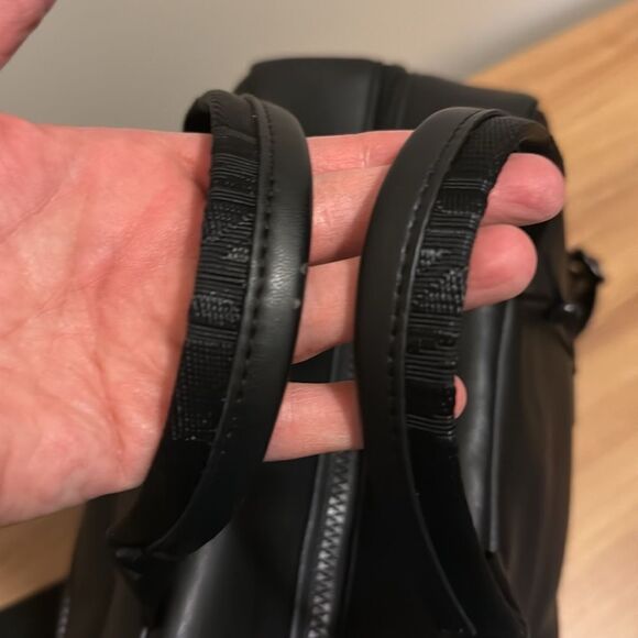 DKNY Camera Bag B93 - Picture 7 of 10